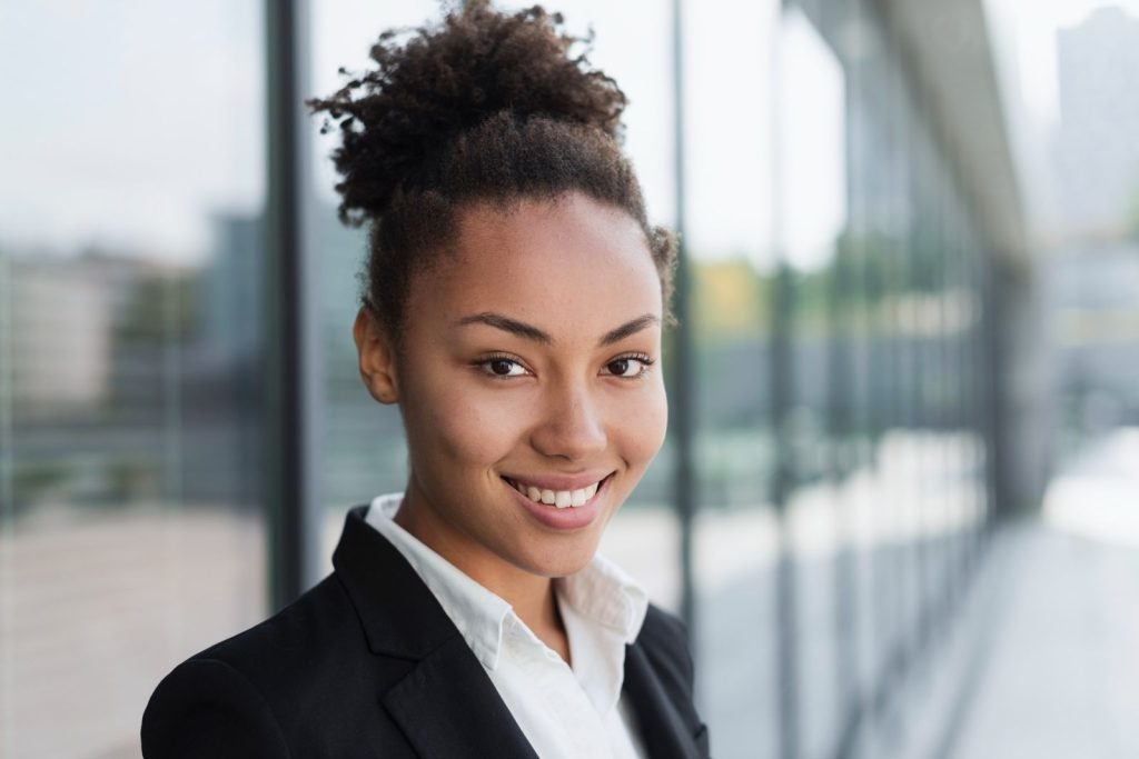 afro-american-woman-smiling-close-up_1600_optimized